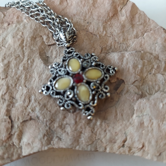 1928 Vintage Style Pendant - Picture 3 of 11